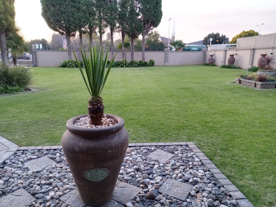 4 Bedroom Property for Sale in Baillie Park North West
